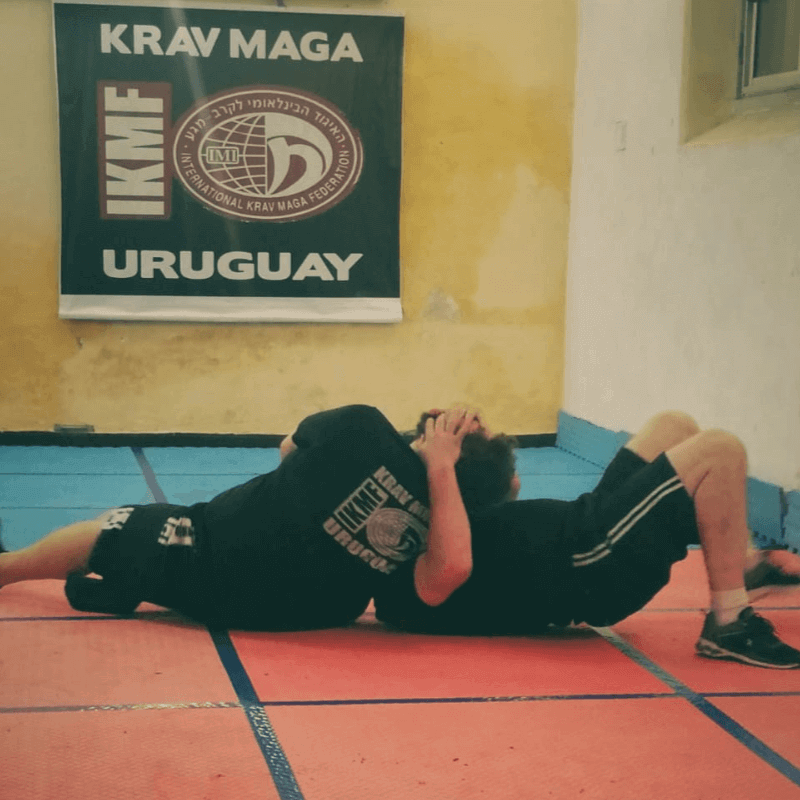 Tecnicas de defensa de ahorques en el piso krav maga